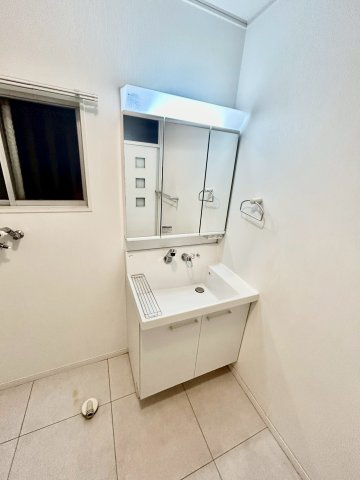 川西萩原台西１丁目一戸建の洗面所