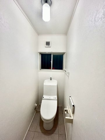 川西萩原台西１丁目一戸建のトイレ