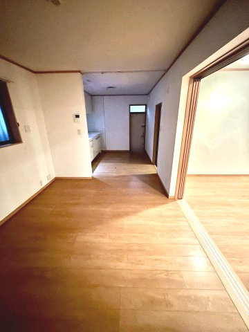 川西萩原台西１丁目一戸建の居間・リビング