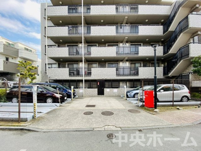 【駐車場】 | キャニオングランデ大島 | 敷地内駐車場。空き状況や費用などの詳細は担当スタッフまでお問い合わせください。