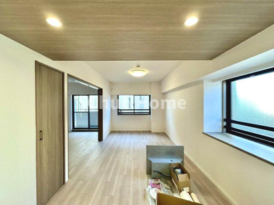 【居間・リビング】 | キャニオングランデ大島 | 【リビングダイニング】一日の中で多くの時間を過すことになるリビングダイニングだからこそ、いつも穏やかな空間であることが必然。爽やかな通風と採光を存分に感じる事が出来る空間です。