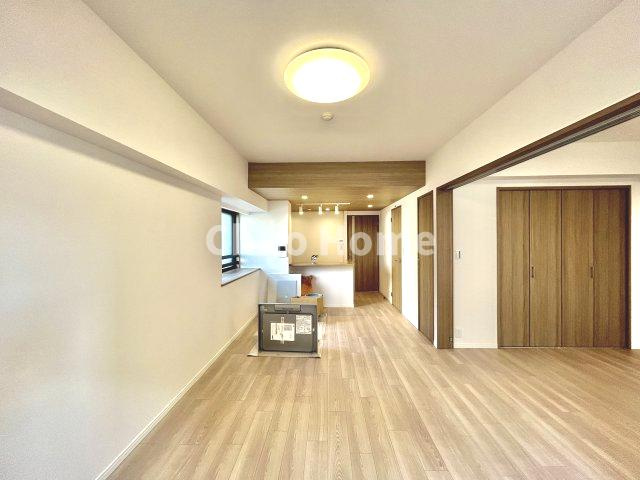 キャニオングランデ大島の居間・リビング|【居間・リビング】「ＬＤＫは家族団らんをデザイン」広いＬＤＫでは家族が集まり一緒の時間を過ごせる工夫がされております。何気ない一日の当たり前のひとコマがいつか一生の宝物になります