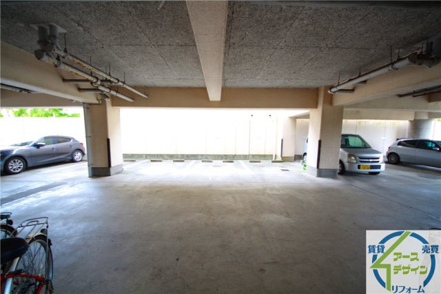 ニュープレジデント藤澤の駐車場