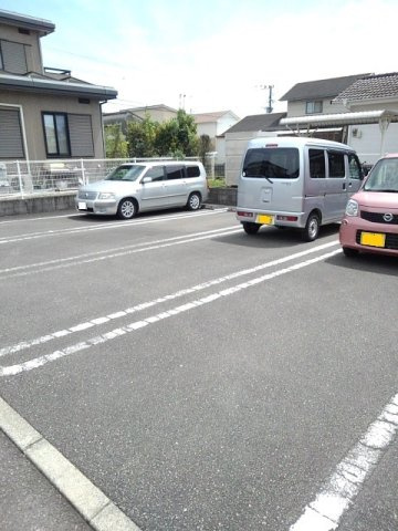 ベルローズの駐車場
