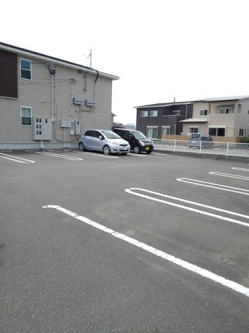 ピアチェーレⅡの駐車場