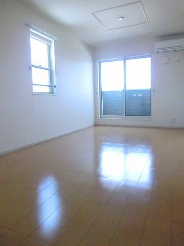 ピアチェーレⅡの居間・リビング