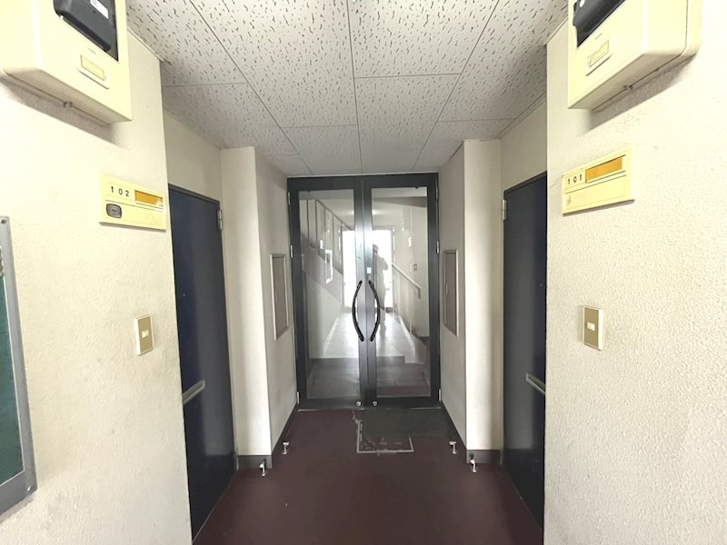 エヌ・ラフィーネのエントランス