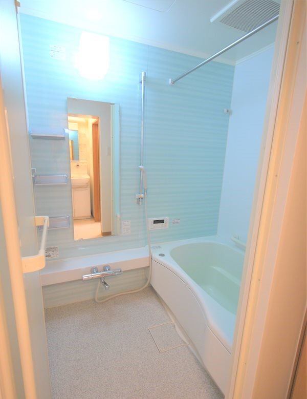 ソレイユ乾徳の浴室