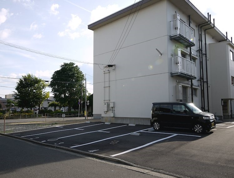 ソレイユ乾徳の駐車場