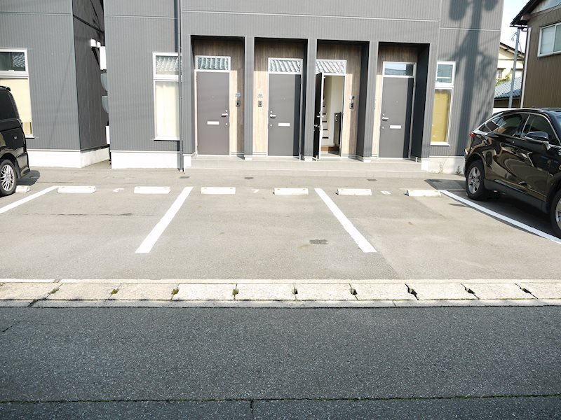 レコルト　Bの駐車場