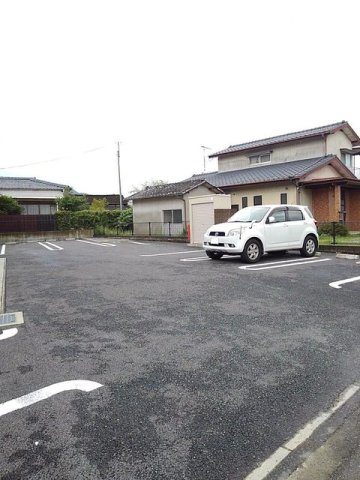 パストラルの駐車場