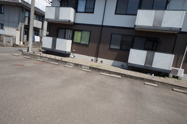 クレドール西谷　Ａ棟の駐車場