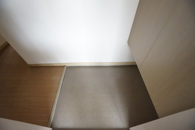 クレドール西谷　A棟の玄関