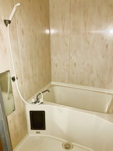 メゾン鳴鹿2番館の浴室