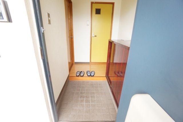 メゾン鳴鹿2番館の玄関