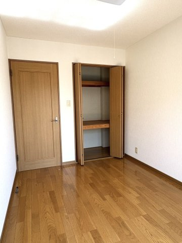 リバティ・ヴィラ　B棟の居間・リビング