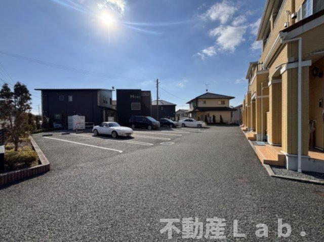 エルミタージュの駐車場