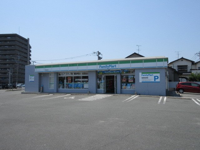 パラシオⅢＢの周辺|ファミリーマートまで400m