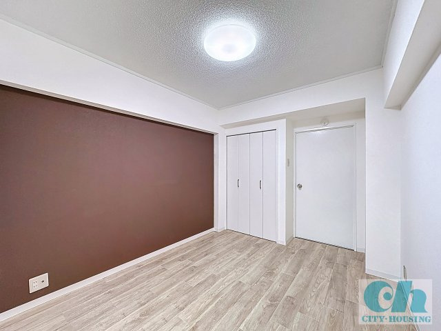 育進ビル 302号室