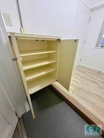 育進ビル 302号室の収納