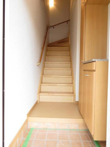 ジョーヌ　セレーサ　Ａの玄関