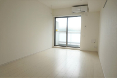 【居間・リビング】 | グレイス稲毛 | こちらの居間で趣味の時間をお楽しみください