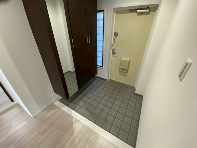 パレグレイス・ヒエダの玄関