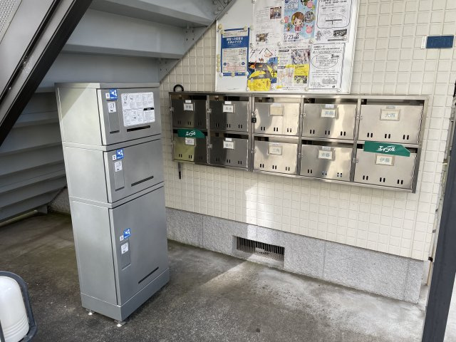 ドミール藤のロビー|宅配ボックス
