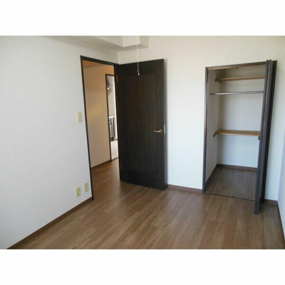 【寝室】 | ネオ・アーバン鶴瀬 | 落ち着いて過ごせるお部屋なので、寝室にいかがでしょうか