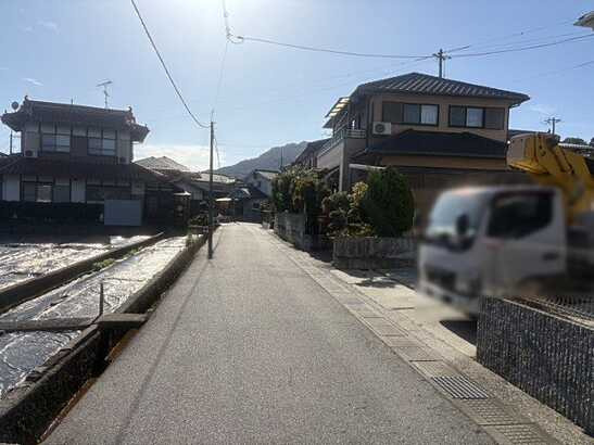 【前面道路含む現地写真】