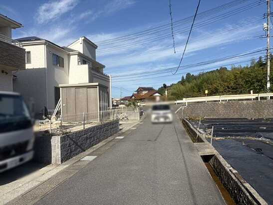 【前面道路含む現地写真】