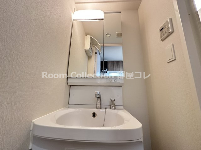 プレサンス今池駅前フェルディノの洗面所|※同物件他部屋写真
反転、色違いの場合有
現況優先