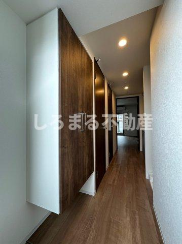 ファーストフィオーレ九条Ⅱの玄関