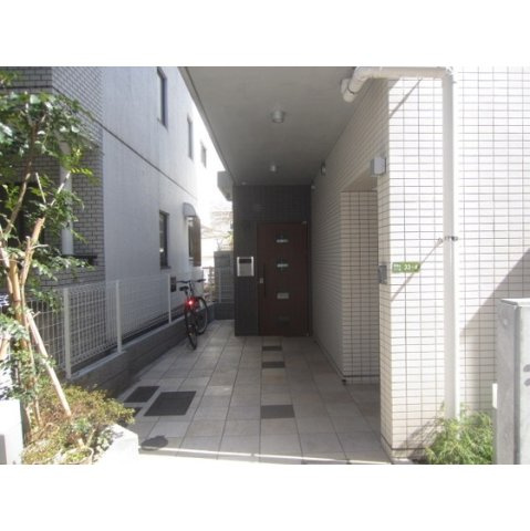 カーサからすやまのエントランス|建物の内部です