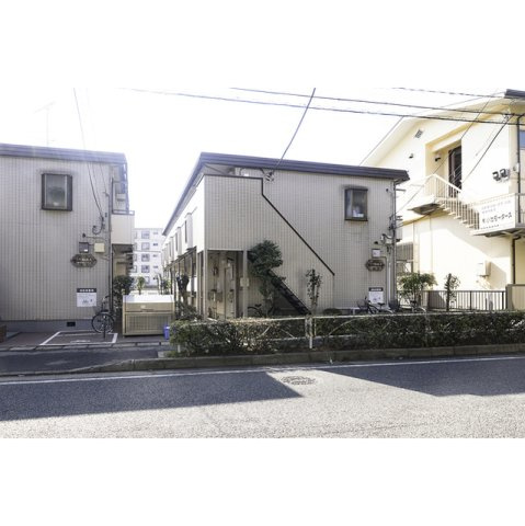 フォーブル向ヶ丘B棟のエントランス