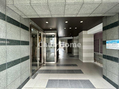 【エントランス】 | GROWS堀切菖蒲園AZ | 【エントランス】マンションのエントランスは、その物件の印象を決める、顔とも言える場所です。毎日通る場所ですからきれいなのが一番です。