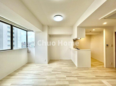 【キッチン】 | GROWS堀切菖蒲園AZ | 視界に広がりを生むオープンなキッチン。料理や片付けをしながら、家族との会話を楽しんだり、リビングで遊ぶ子どもを見守れます。ご見学時には家具の配置などもイメージしながらぜひご覧になって見て下さい。