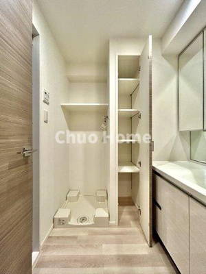 【ランドリースペース】 | GROWS堀切菖蒲園AZ | 【ランドリースペース】担当者がスケールを持ち歩いておりますので、ご見学時には現在お使いの洗濯機などがきちんと収まるかなどもチェックして下さい。見学前に測っておくと非常に便利だと思います。