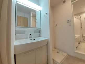 【洗面所】 | フィオーレＡ | 明るい洗面所です