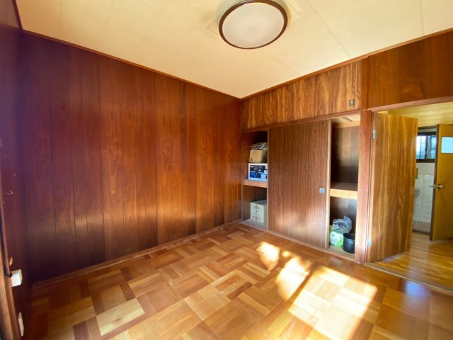 姫路市大津区天神町戸建　の内装|洋室には収納スペースがあります。