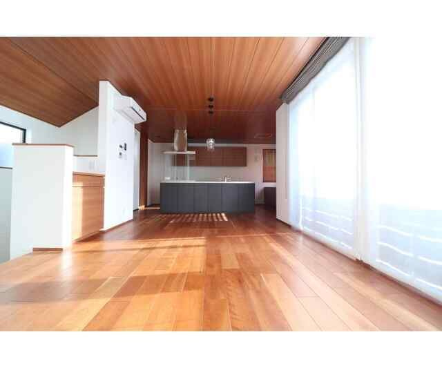 横浜市中区鷺山貸家の居間・リビング