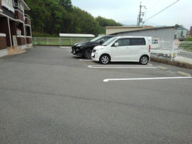 アンジュの駐車場