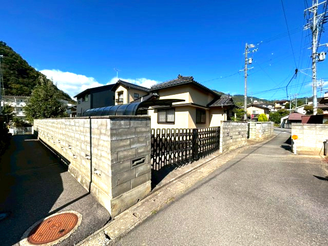 中古戸建　長野市大字南長野の前面道路含む現地写真