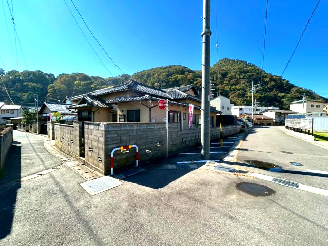 中古戸建　長野市大字南長野の前面道路含む現地写真