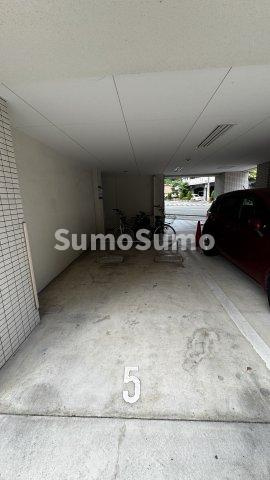 サムティタワーズ愛宕の駐車場