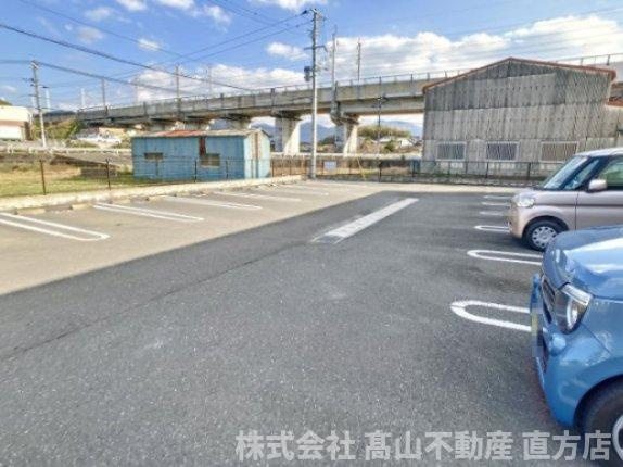 サニーコーポＣの駐車場