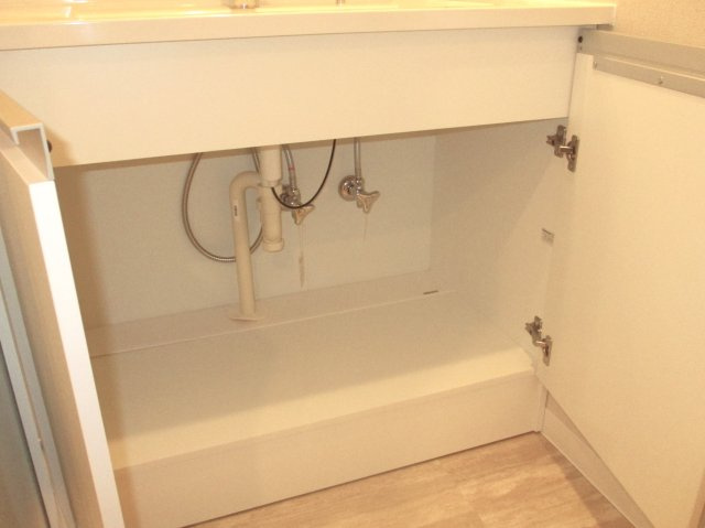 【洗面所】 | ファミール大谷地 | ●三面鏡収納付シャンプードレッサー交換済み