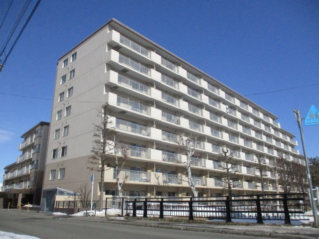 【外観】 | ファミール大谷地 | ●地下鉄駅・バスターミナル・キャポ大谷地・金融機関・ドラッグストアなど利便施設が徒歩5分圏内に揃う立地！
