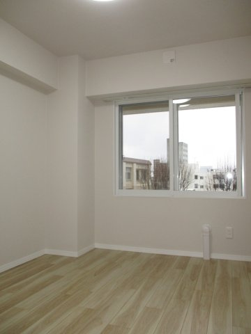 【洋室】 | ファミール大谷地 | ●洋室4.4帖
●クロゼット付き
●クロス貼替え
●床フローリング貼替え
●建具交換