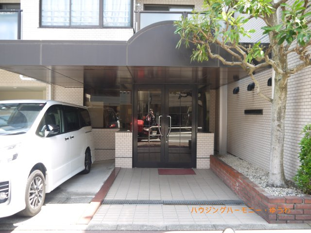 【エントランス】 | パークノヴァ池袋要町 | 清廉とされたエントランスになっています。